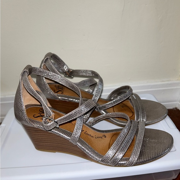 Sofft Shoes - Women’s Söfft sliver wedges size 8.5